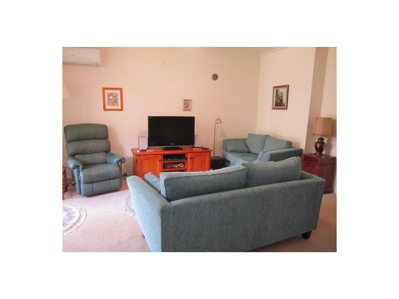 40/12 Kinarra Avenue, Wyoming NSW 2250