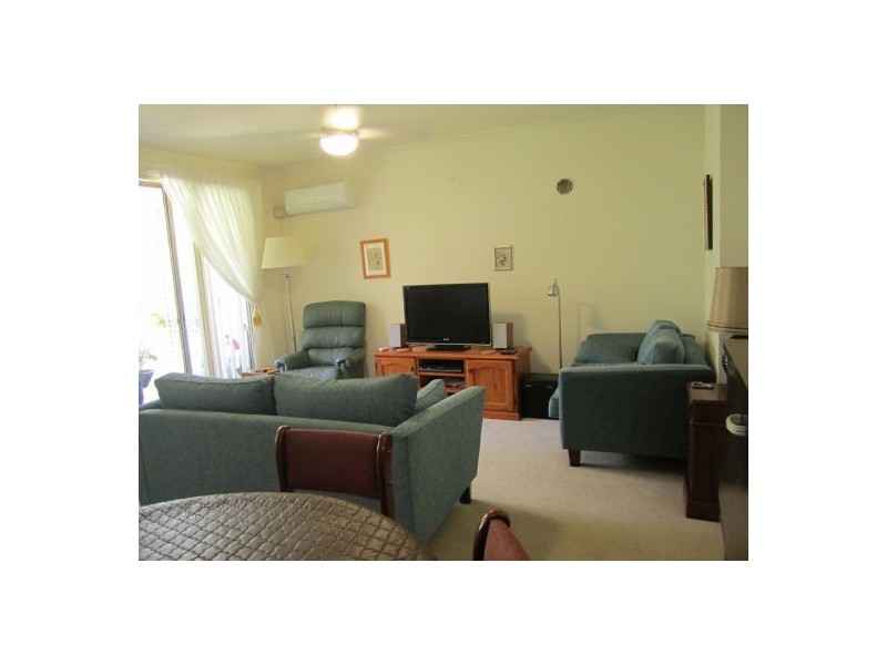 40/12 Kinarra Avenue, Wyoming NSW 2250