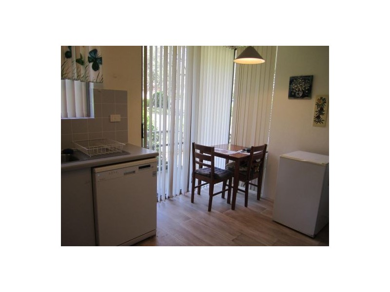 40/12 Kinarra Avenue, Wyoming NSW 2250