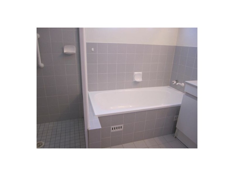 40/12 Kinarra Avenue, Wyoming NSW 2250