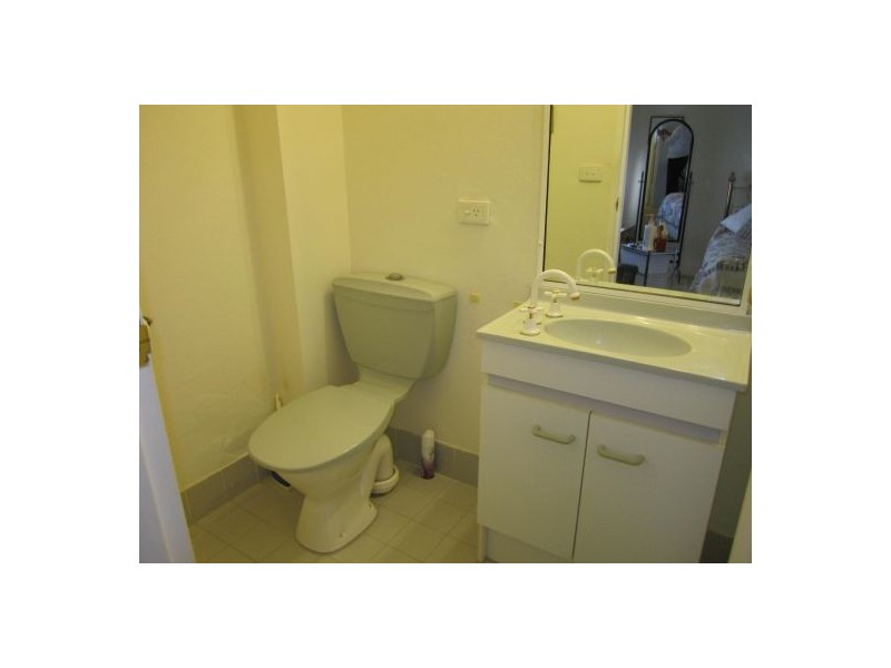 40/12 Kinarra Avenue, Wyoming NSW 2250