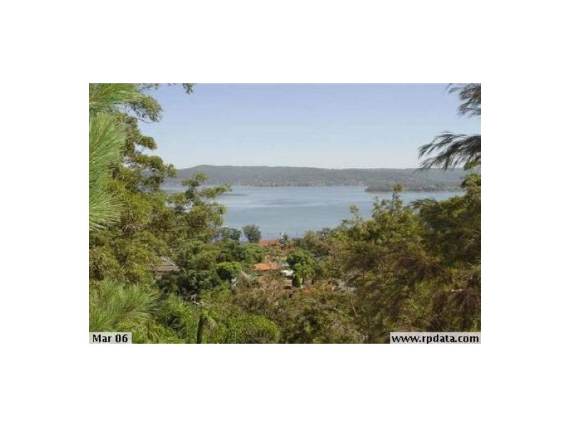 8 Omaru Close, Green Point NSW 2251