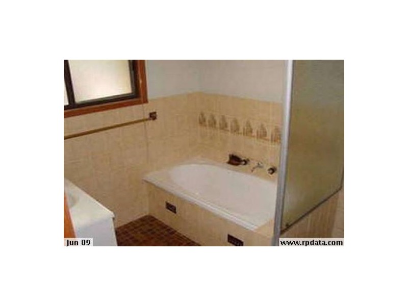 8 Omaru Close, Green Point NSW 2251