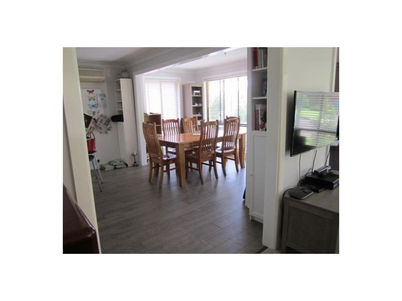 6 Angus Avenue, Wyoming NSW 2250