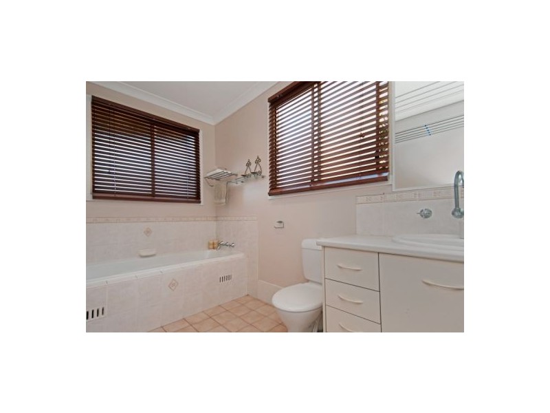 3 Stewart Brougham Close, Lisarow NSW 2250