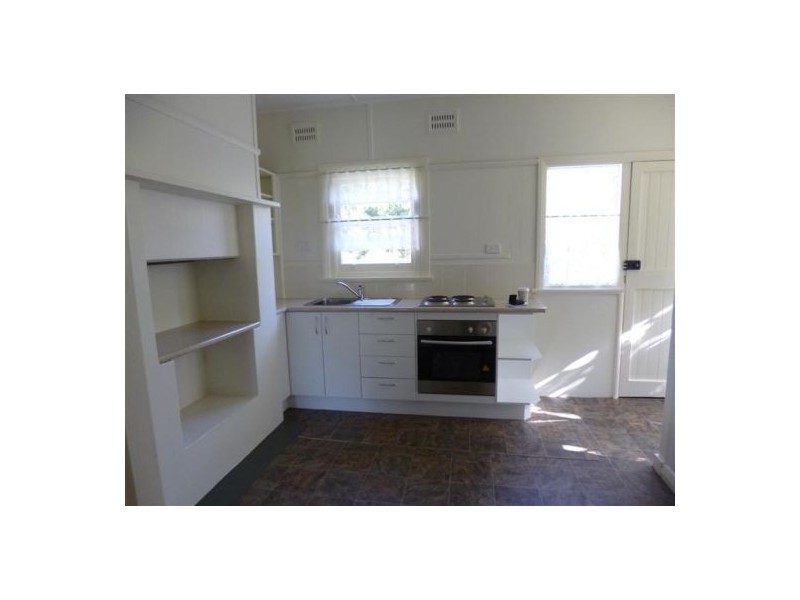 8 Moore Street, West Gosford NSW 2250