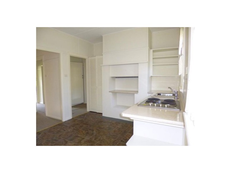 8 Moore Street, West Gosford NSW 2250