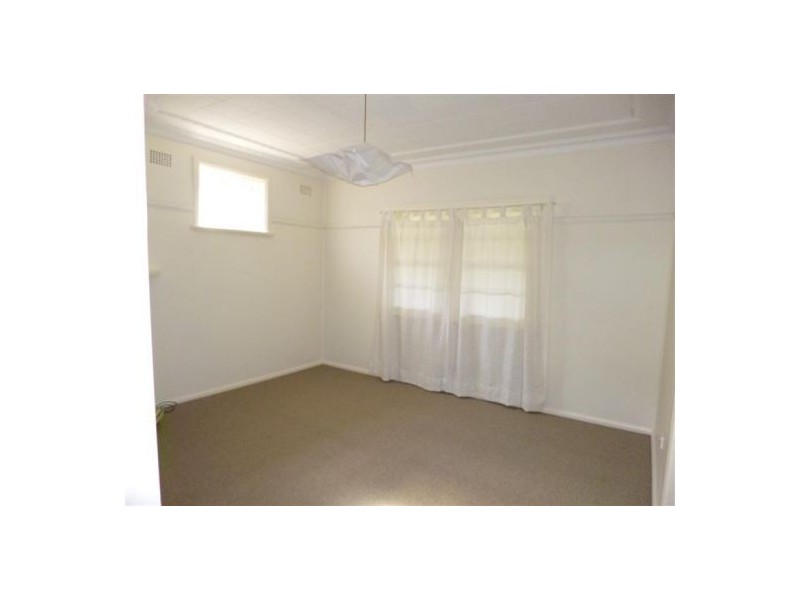 8 Moore Street, West Gosford NSW 2250