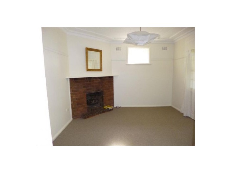 8 Moore Street, West Gosford NSW 2250