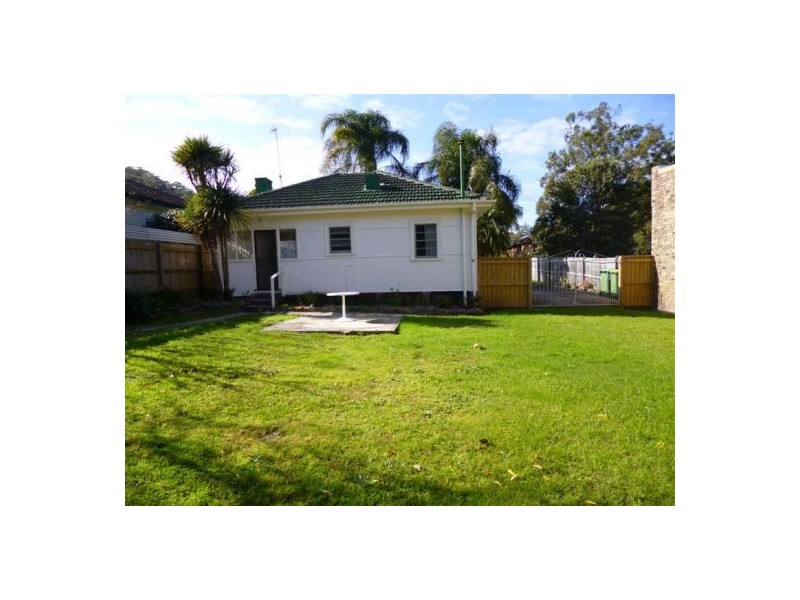 8 Moore Street, West Gosford NSW 2250