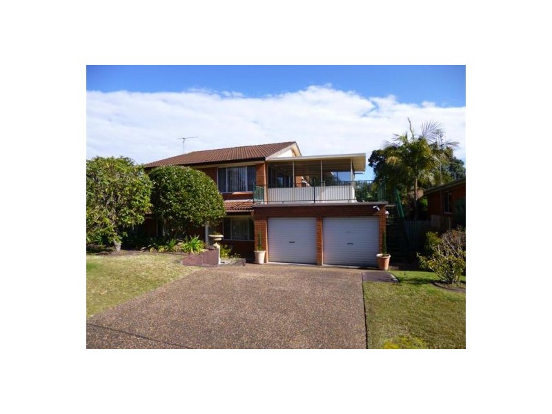 16 Matthews Parade, Point Clare NSW 2250