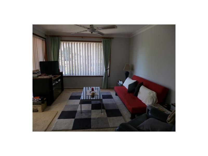 16 Matthews Parade, Point Clare NSW 2250