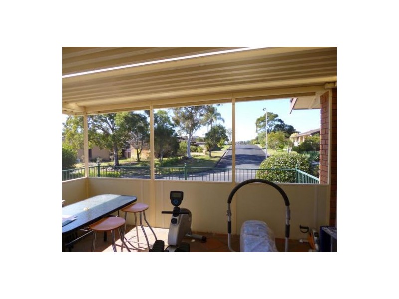 16 Matthews Parade, Point Clare NSW 2250