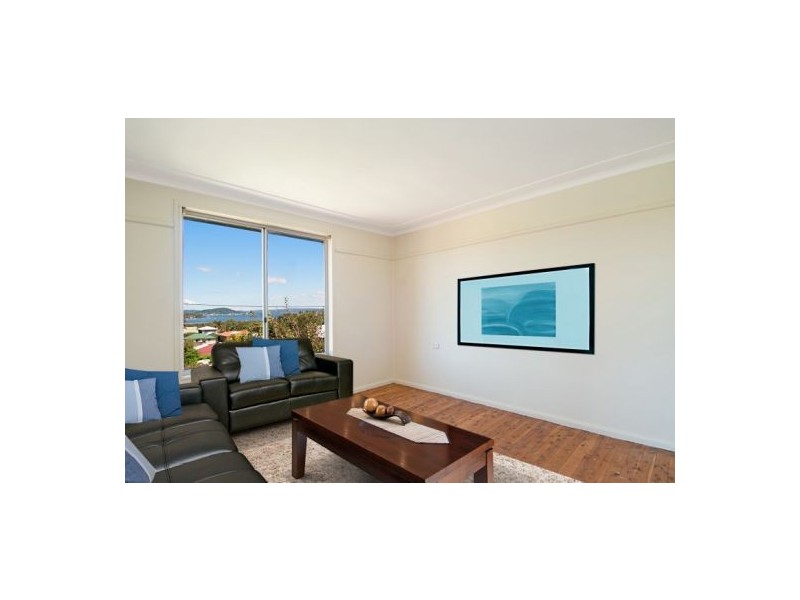 32 Cary Crescent, Springfield NSW 2250