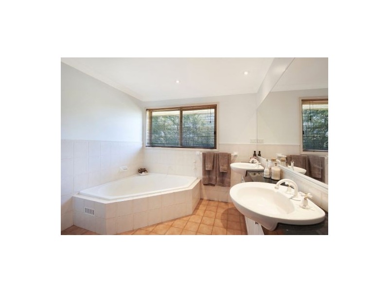 33 Pineridge Close, Lisarow NSW 2250