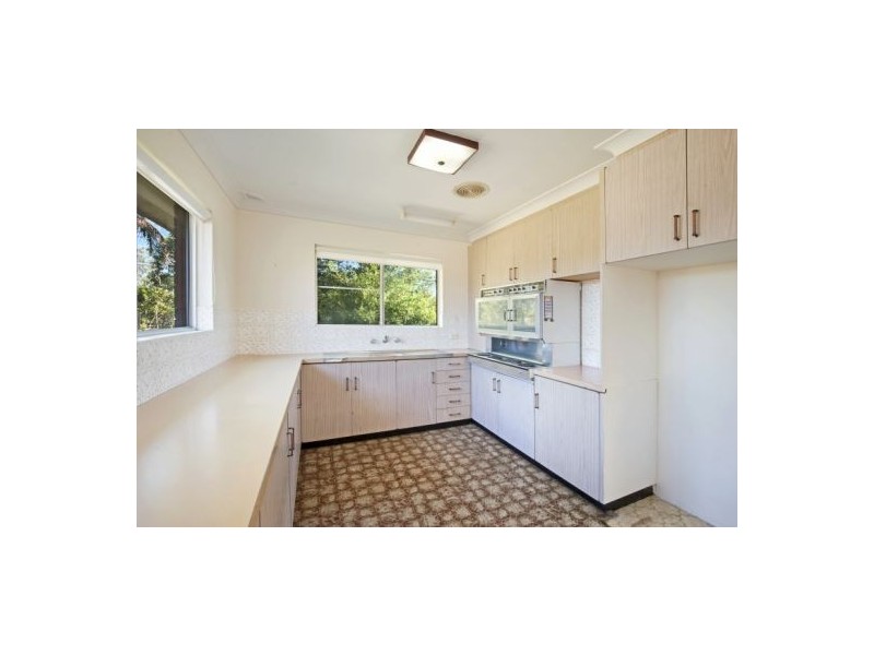 15 Enid Crescent, East Gosford NSW 2250