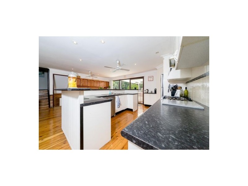 17 Calantha Drive, Wyoming NSW 2250