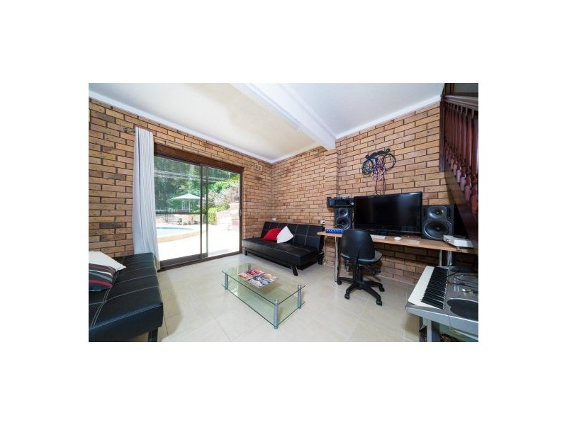 17 Calantha Drive, Wyoming NSW 2250