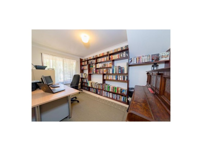 17 Calantha Drive, Wyoming NSW 2250