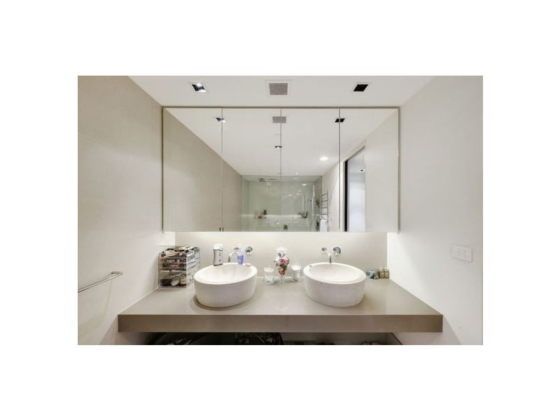 1303/279 Wellington Parade South, East Melbourne VIC 3002