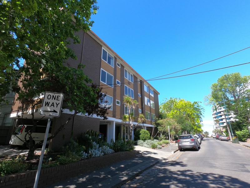 2/23 Acland Street, St Kilda VIC 3182