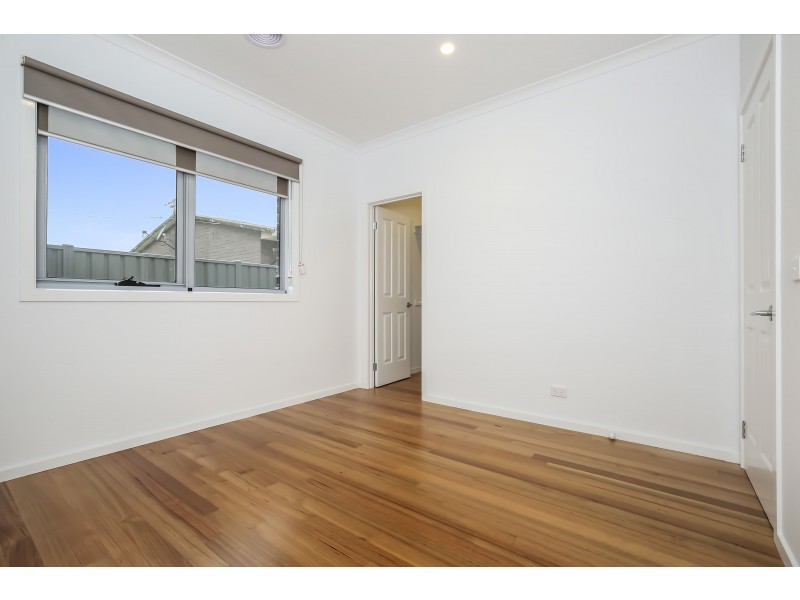 2/12 Hart Street, Airport West VIC 3042