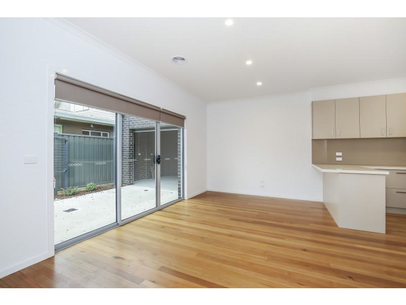 2/12 Hart Street, Airport West VIC 3042