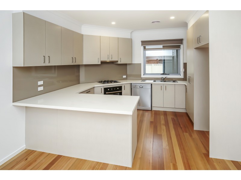 2/12 Hart Street, Airport West VIC 3042