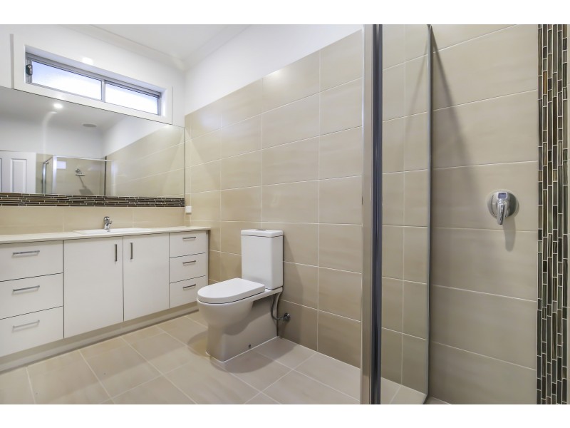 2/12 Hart Street, Airport West VIC 3042