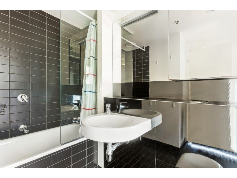 2008/620 Collins Street, Melbourne VIC 3000