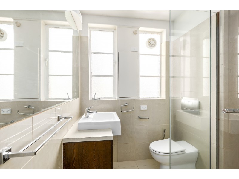 2/58 Queens Road, Melbourne VIC 3004