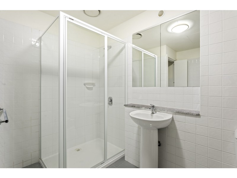 2004/250 Elizabeth Street, Melbourne VIC 3000