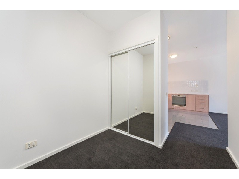 2004/250 Elizabeth Street, Melbourne VIC 3000