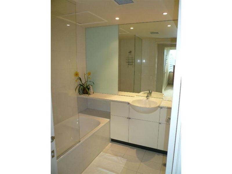 1703/80 Clarendon Street, South Melbourne VIC 3205