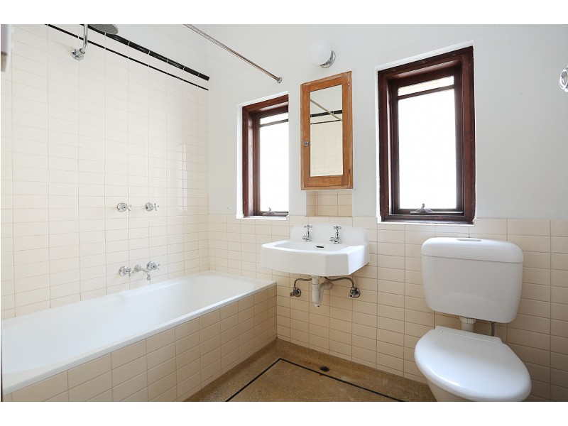 4/18 Marine Parade, St Kilda VIC 3182