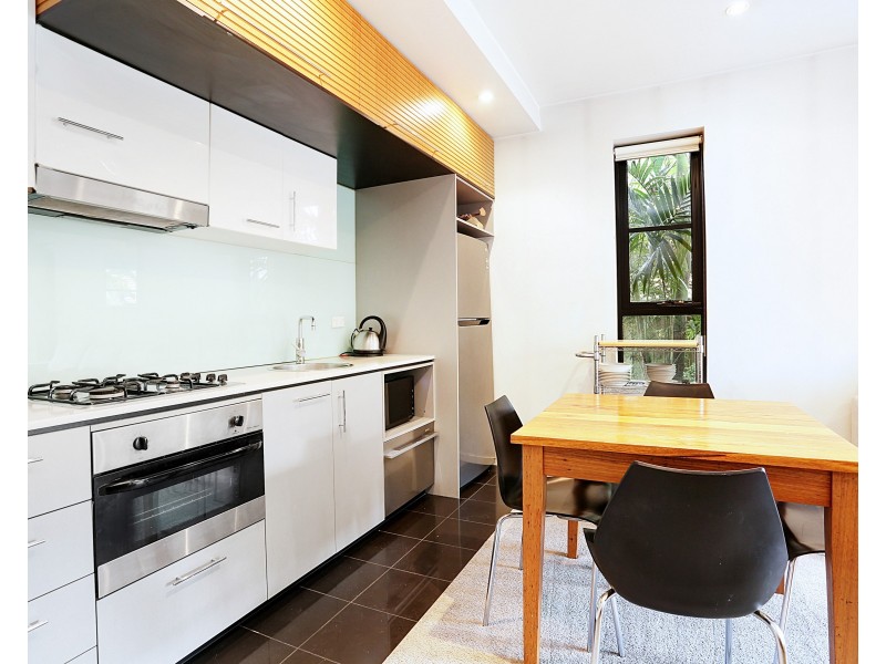 4/220 Barkly Street, St Kilda VIC 3182