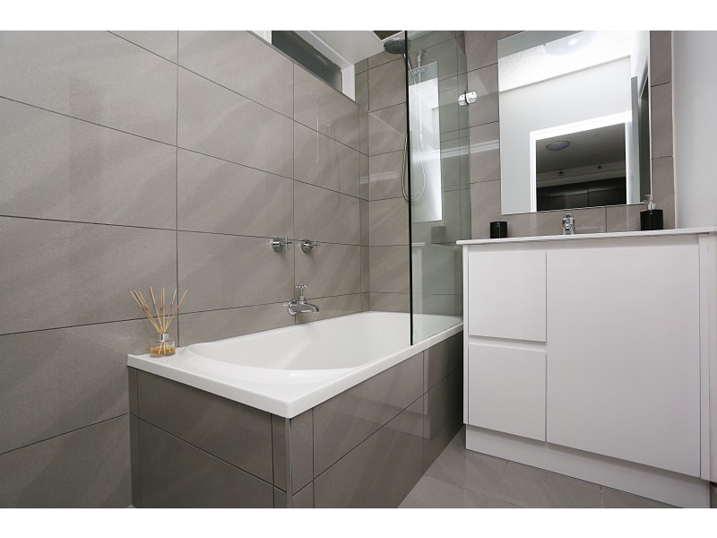 206/81 Queens Road, Melbourne VIC 3004