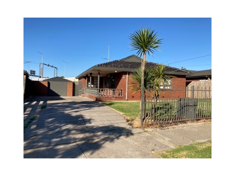 33 Woodstock Drive, Gladstone Park VIC 3043