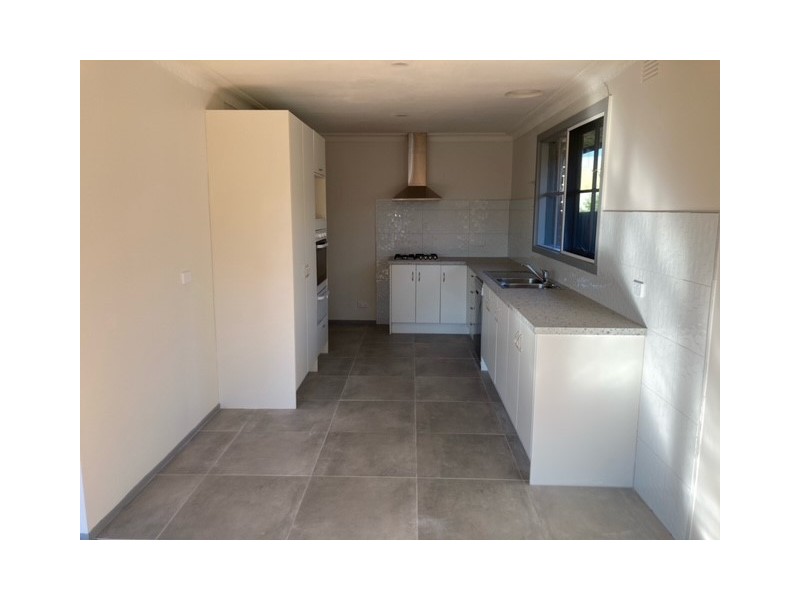 33 Woodstock Drive, Gladstone Park VIC 3043