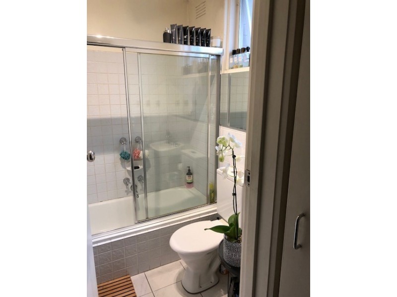 2/125 Victoria Street, Brunswick VIC 3056