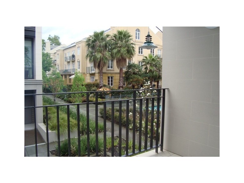 110/33 Cliveden Close, East Melbourne VIC 3002
