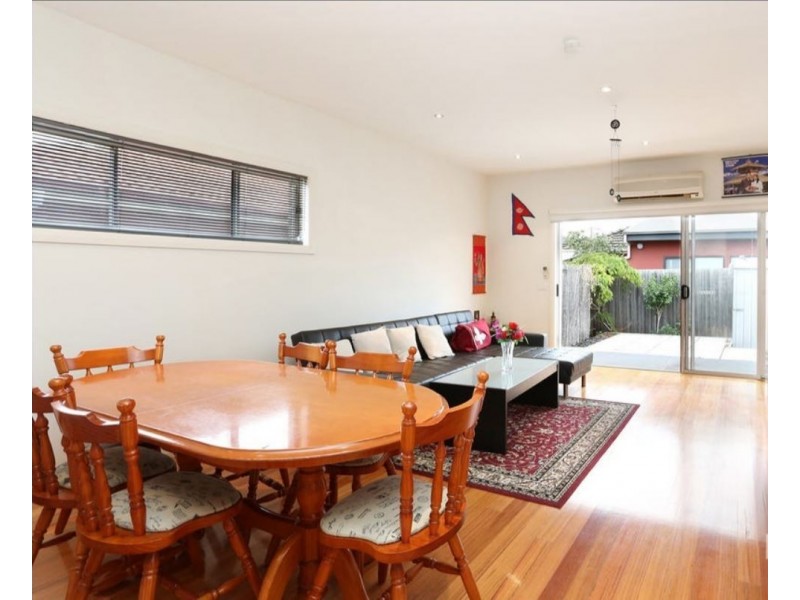 2/27 Finchley Avenue, Glenroy VIC 3046