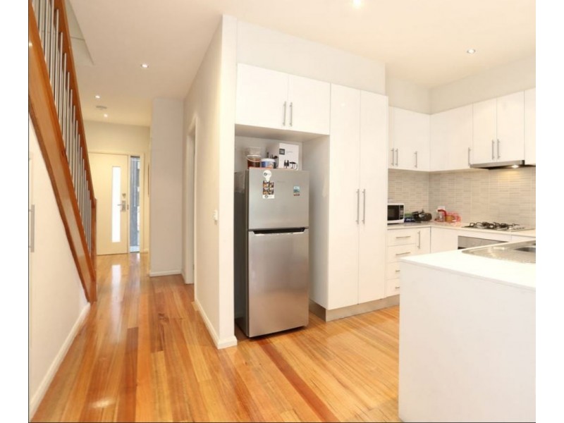 2/27 Finchley Avenue, Glenroy VIC 3046