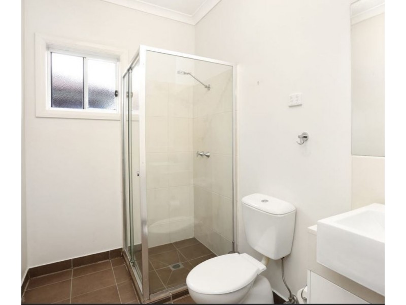 2/27 Finchley Avenue, Glenroy VIC 3046