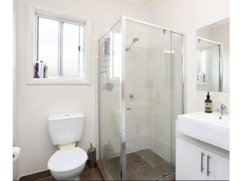 2/27 Finchley Avenue, Glenroy VIC 3046