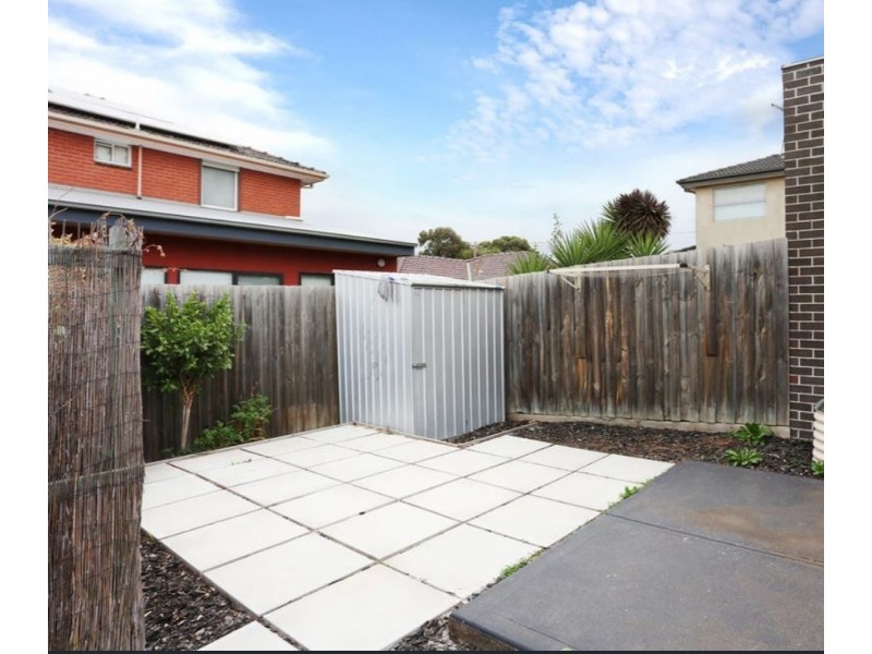 2/27 Finchley Avenue, Glenroy VIC 3046