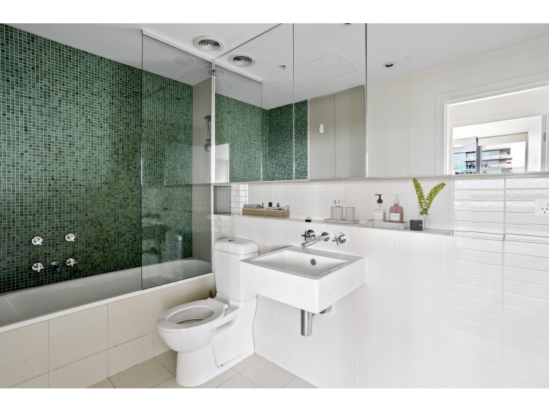 802/55 Queens Road, Melbourne VIC 3000