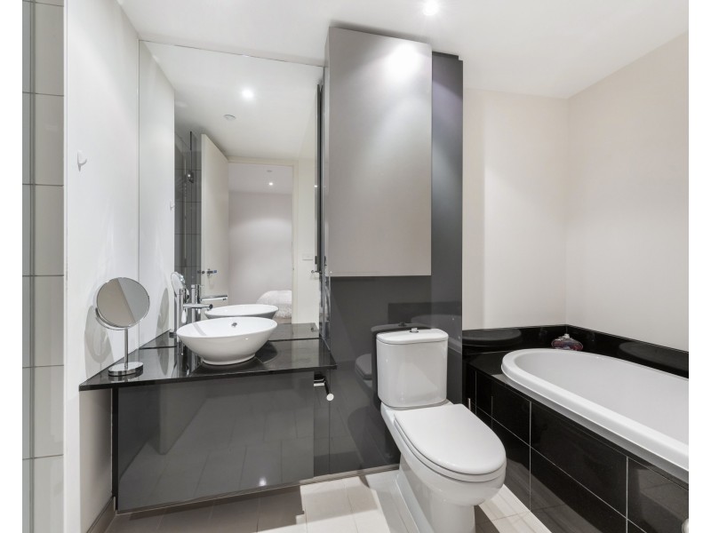 2411/7 Riverside Quay, Southbank VIC 3006