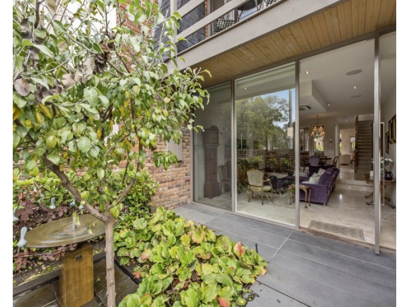137 Simpson Street, East Melbourne VIC 3002