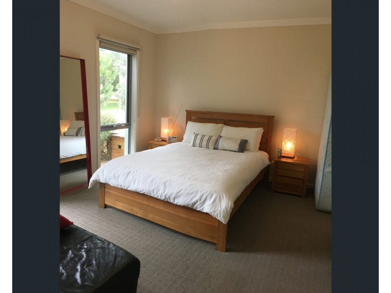 4 Osborne Street, Safety Beach VIC 3936